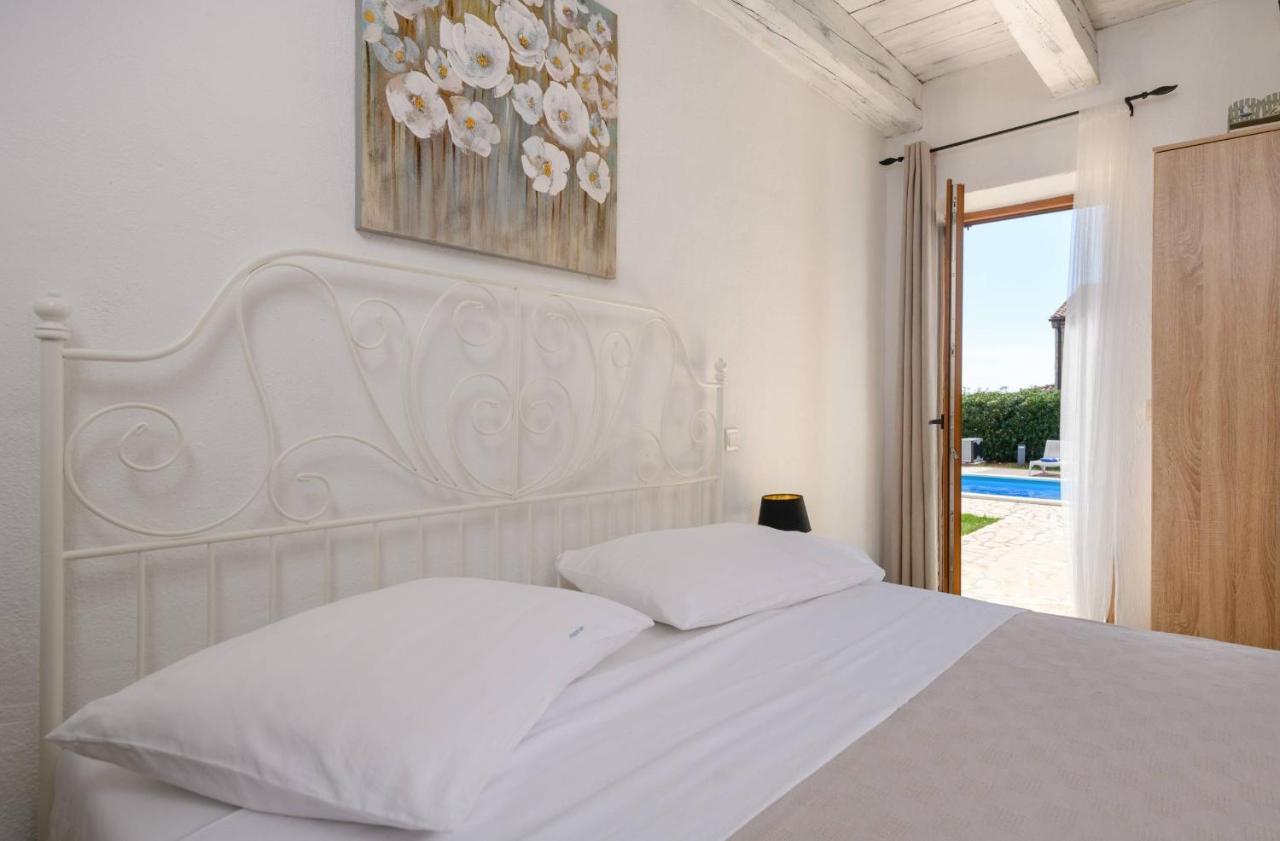 Paradis Villa Stone Queen With Heated Pool Butkovici  Экстерьер фото