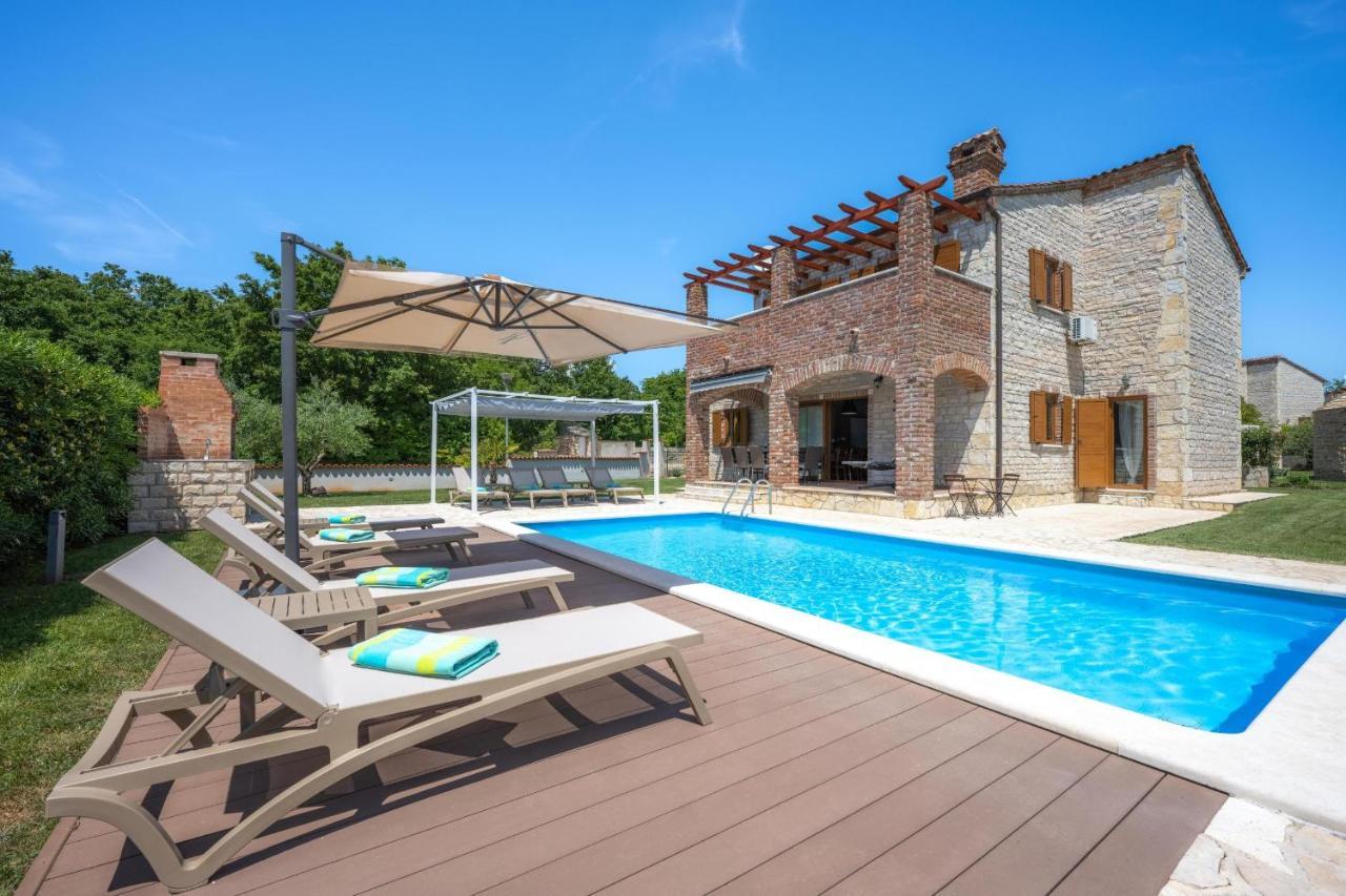 Paradis Villa Stone Queen With Heated Pool Butkovici  Экстерьер фото