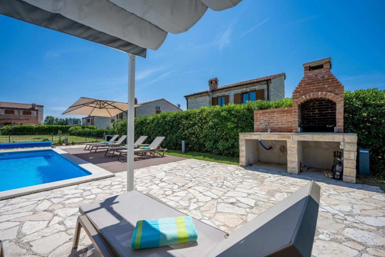 Paradis Villa Stone Queen With Heated Pool Butkovici  Экстерьер фото