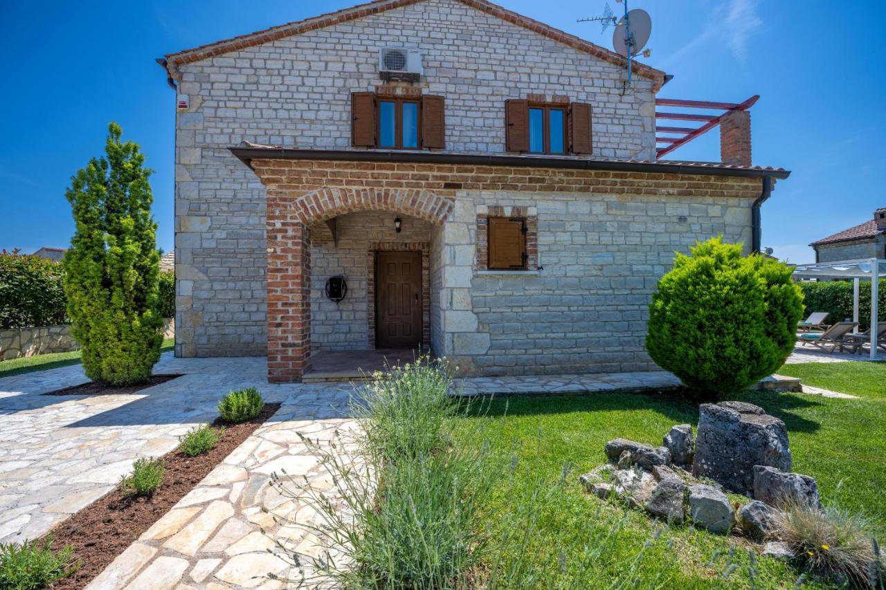 Paradis Villa Stone Queen With Heated Pool Butkovici  Экстерьер фото