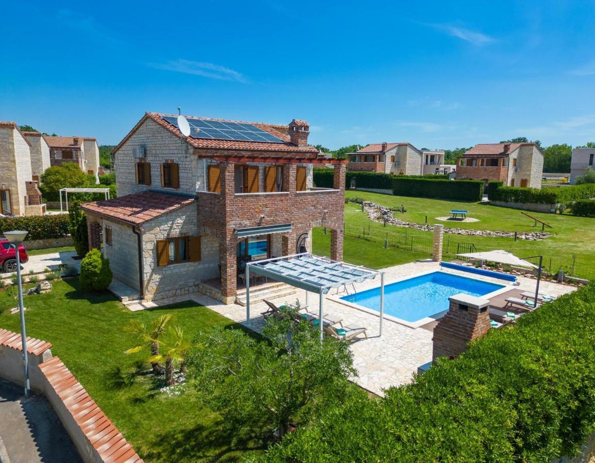 Paradis Villa Stone Queen With Heated Pool Butkovici  Экстерьер фото