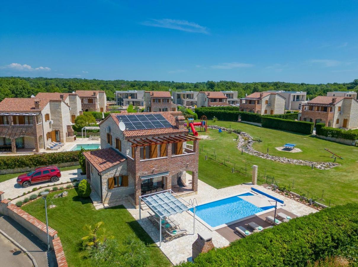 Paradis Villa Stone Queen With Heated Pool Butkovici  Экстерьер фото