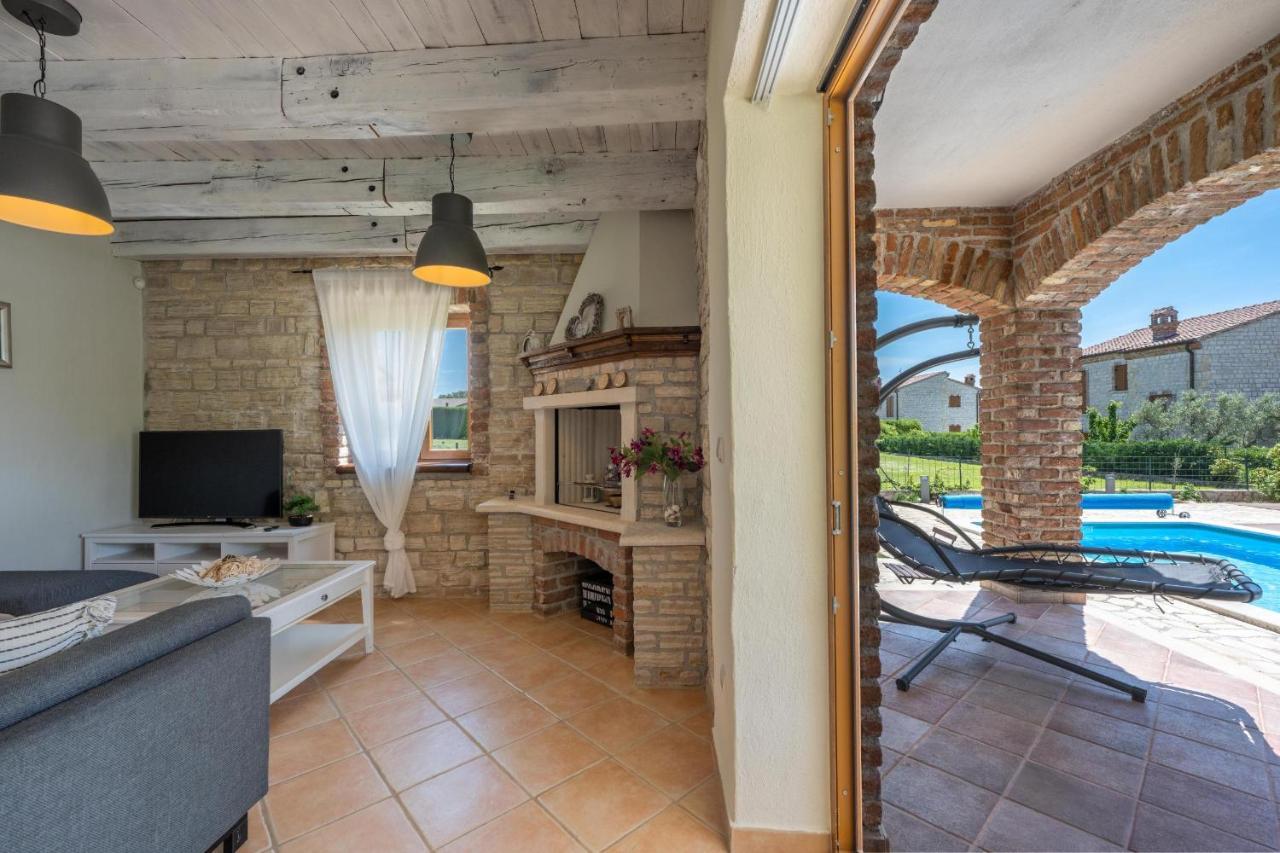 Paradis Villa Stone Queen With Heated Pool Butkovici  Экстерьер фото